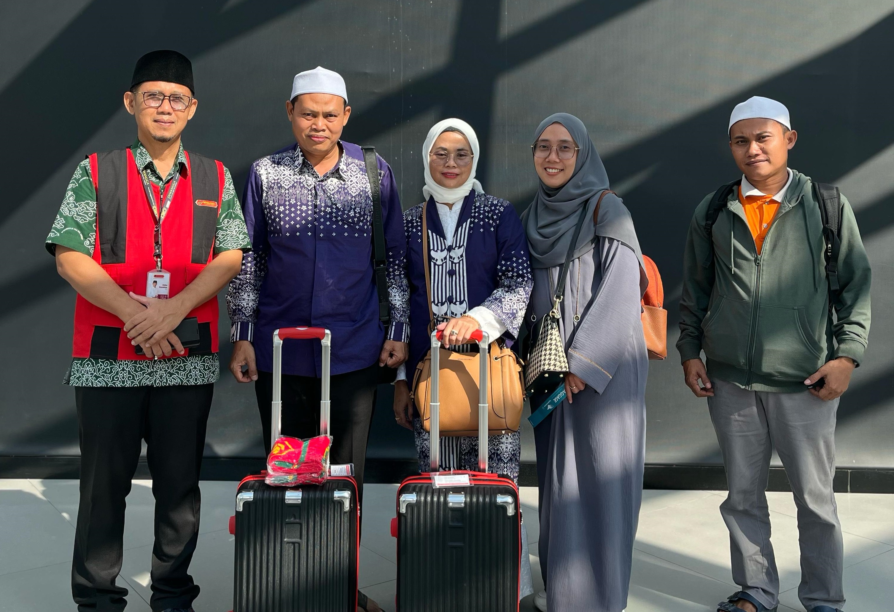 Dewangga Dampingi Jamaah berangkat Haji Furoda 1445H