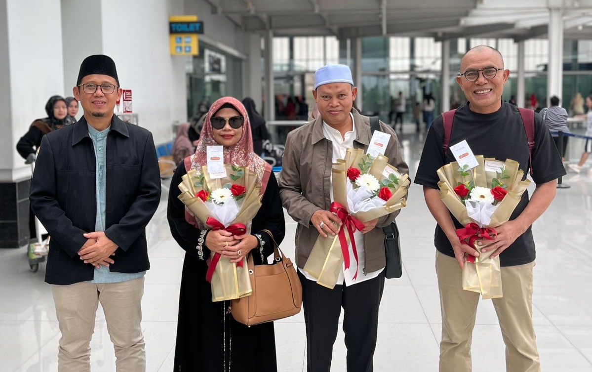 Jamaah Haji Furoda Dewangga 1445H Tiba di Bandara Ahmad Yani Semarang