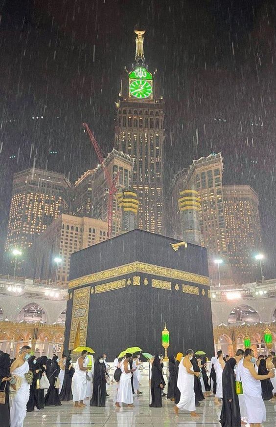 Cuaca Ekstrem Melanda Arab Saudi, Diprediksi Bakal Terjang Makkah dan Madinah, Jamaah Umroh Diminta  Lakukan Ini!