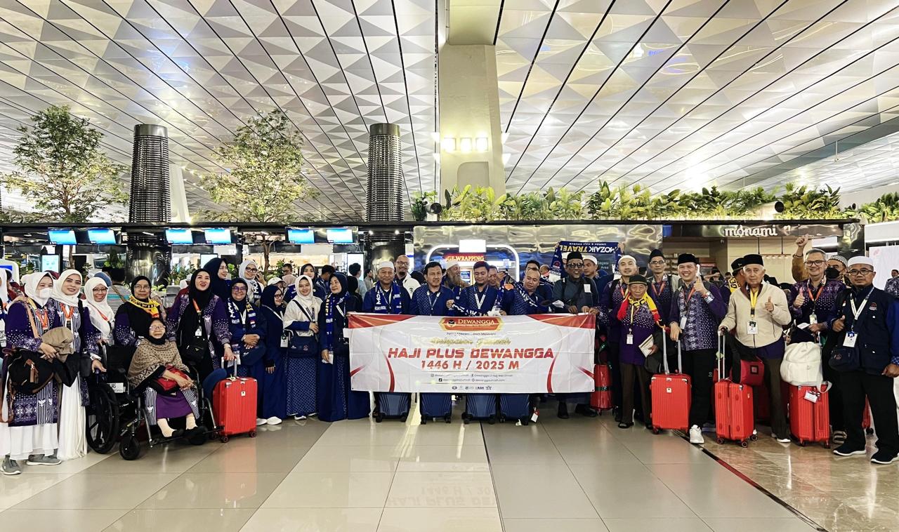 Perdana! Dewangga Berangkatkan Jamaah Haji Plus 1446H ke Tanah Suci