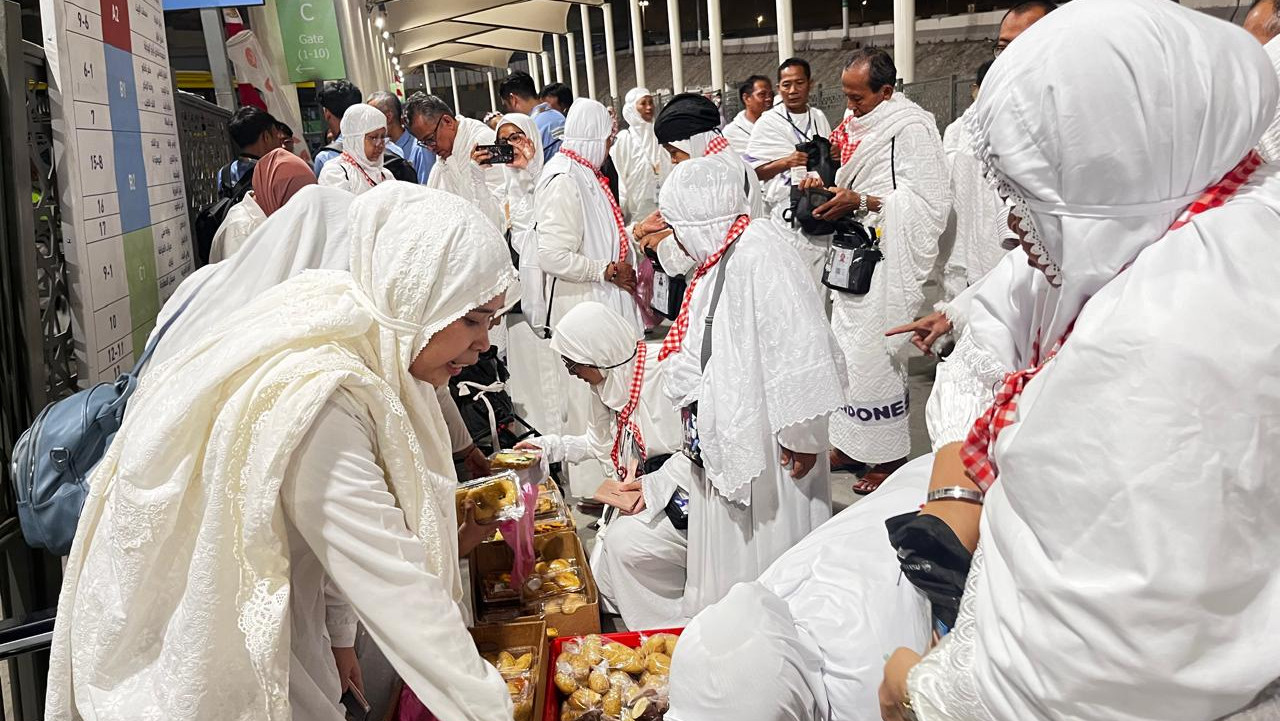Nuansa Indonesia Kental di Makkah, Berbagai Jajanan Pasar Laris Manis Diburu